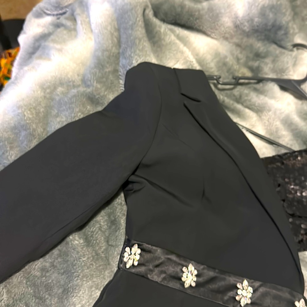 Diva Boutique. Black , Shimmer ; one sleeve / suit ; size (Large ) wore 1x